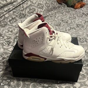 White and Burgundy Jordan retro 6 size 6.5Y Sneakers